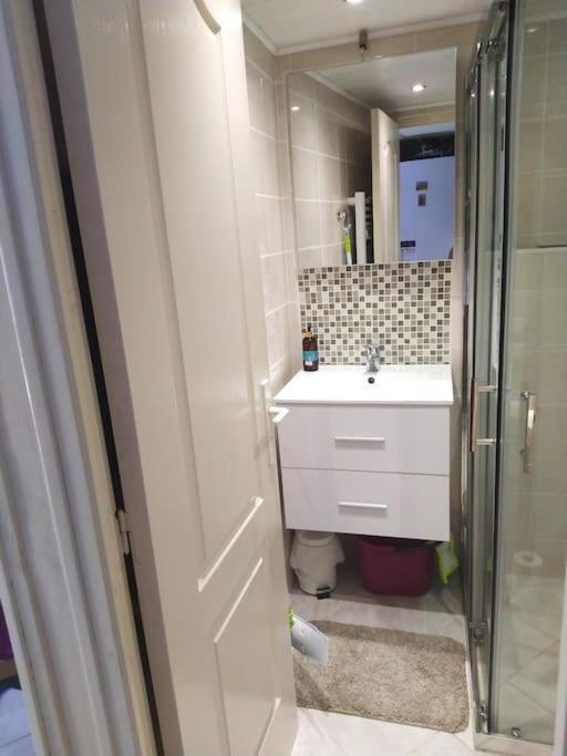 Studio Ideal Pour Deux Voyageurs Sur 马赛 外观 照片