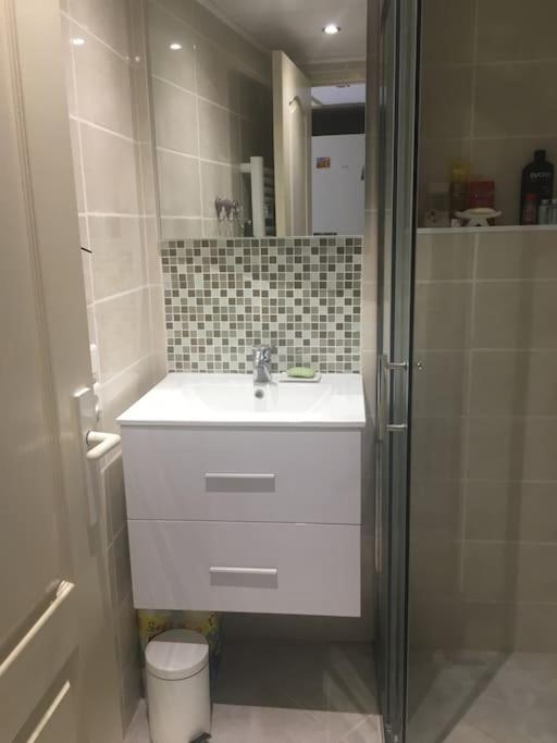 Studio Ideal Pour Deux Voyageurs Sur 马赛 外观 照片